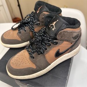 Nike Air Jordan - Travis Scott Dark Chocolate Brown Youth Size 3.5